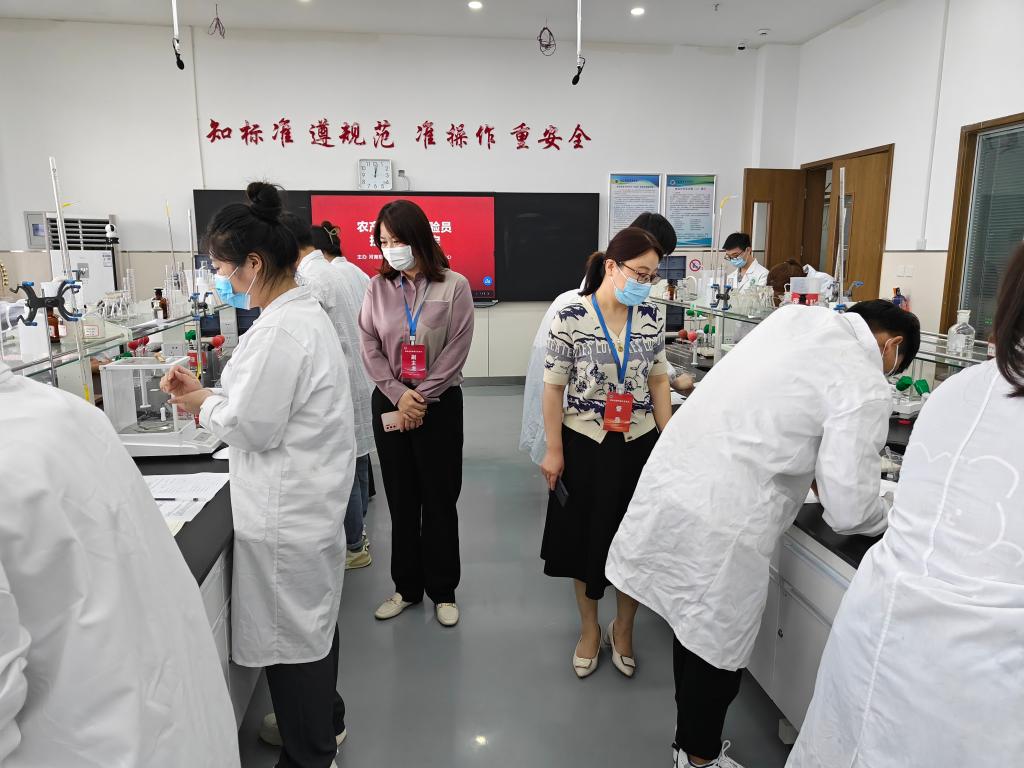 智慧健康学院顺利开展农产品食品检验员职业技能等级认定考试